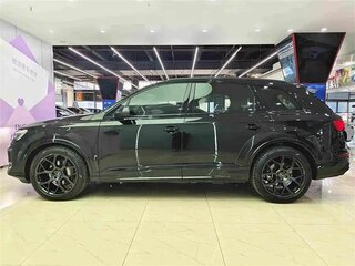 2025 Audi Q7 45 TFSI II (4M) Рестайлинг 2, чёрный, 8245509 рублей, вид 3