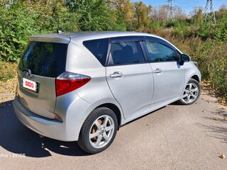2011 Toyota Ractis II, серебристый, 720000 рублей, вид 3