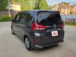 2018 Honda Freed II, серый, 2100000 рублей, вид 5