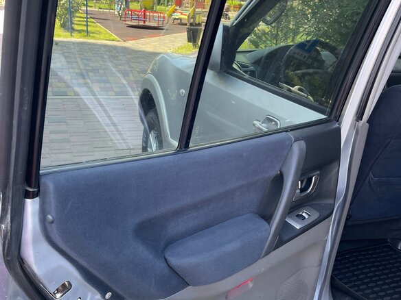 2004 Mitsubishi Pajero III Рестайлинг, серебристый, 820000 рублей - вид 16