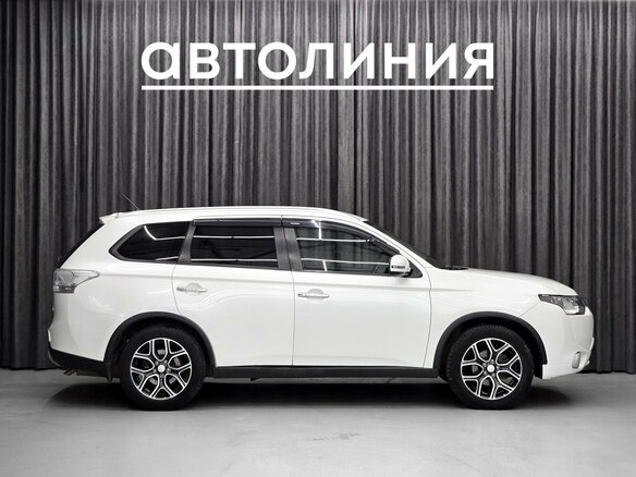 2014 Mitsubishi Outlander III Рестайлинг, белый - вид 5