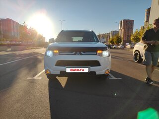 2013 Mitsubishi Outlander III, белый, 1700000 рублей, вид 2