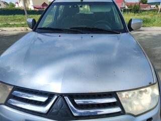 2014 Mitsubishi L200 IV Рестайлинг, серебристый, 850000 рублей, вид 2