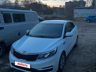 2016 Kia Rio III Рестайлинг, белый, 900000 рублей, вид 1