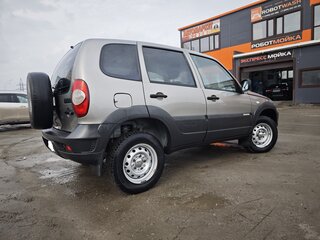 2017 Chevrolet Niva I Рестайлинг, серый, 650000 рублей, вид 5