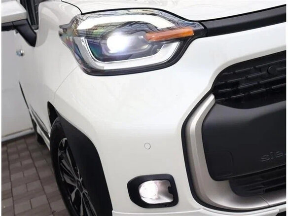 2022 Toyota Sienta III, белый, 1091027 рублей - вид 3