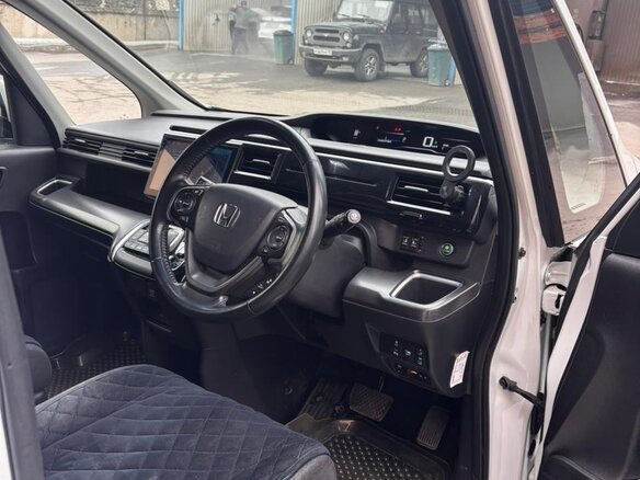 2018 Honda Stepwgn Spada V Рестайлинг, белый, 2450000 рублей - вид 8
