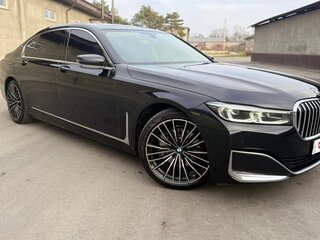 2020 BMW 7 серии Long 730Ld xDrive VI (G11/G12) Рестайлинг, чёрный, 6000000 рублей, вид 4