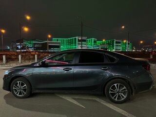 2024 Kia Cerato IV Рестайлинг, серый, 2000000 рублей, вид 4