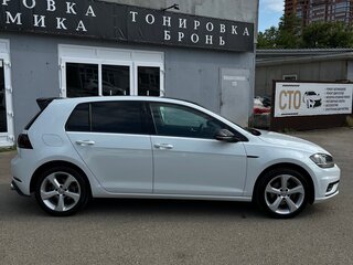 2019 Volkswagen Golf VII Рестайлинг, белый, 1880000 рублей, вид 5