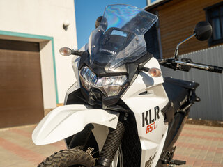 2024 Kawasaki KLR 650, белый, 760000 рублей, вид 4