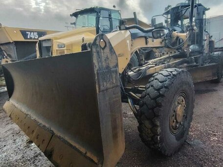 2014 Caterpillar 140, жёлтый, 7468500 рублей, вид 1