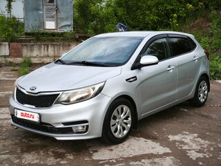 2016 Kia Rio III Рестайлинг, серебристый, 980000 рублей, вид 1
