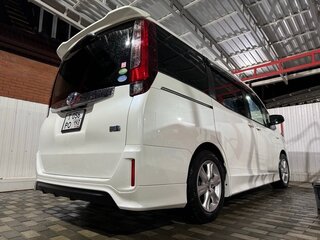 2016 Toyota Noah III (R80), белый, 1950000 рублей, вид 1