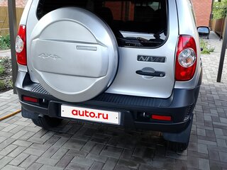 2012 Chevrolet Niva I Рестайлинг, серебристый, 850000 рублей, вид 2