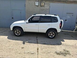 2012 Chevrolet Niva I Рестайлинг, белый, 650000 рублей, вид 3