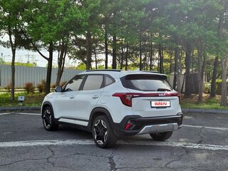 2023 Kia Seltos I Рестайлинг, белый, 1789099 рублей, вид 3