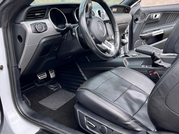 2017 Ford Mustang VI Рестайлинг, белый, 2250000 рублей - вид 18