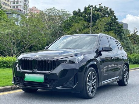 BMW iX1