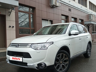 2014 Mitsubishi Outlander III Рестайлинг, белый, 1670000 рублей, вид 2