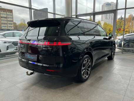 Lynk & Co 900