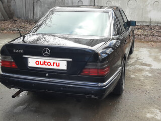 1993 Mercedes-Benz E-Класс 220 I (W124), чёрный, 300000 рублей, вид 5