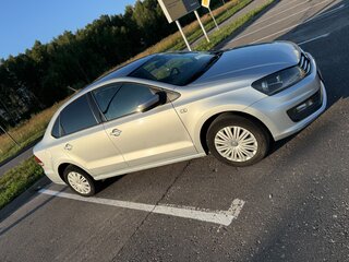 2016 Volkswagen Polo V Рестайлинг, серый, 1030000 рублей, вид 1