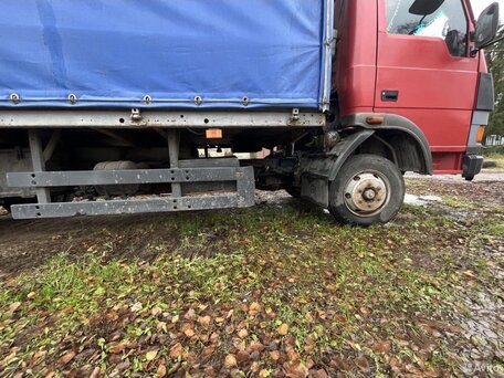 2011 TATA 613, красный, 950000 рублей, вид 2