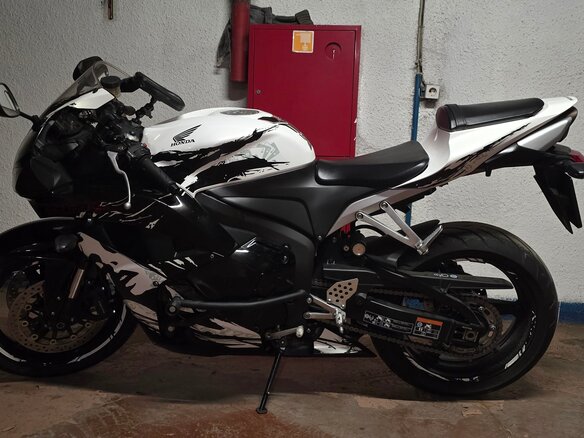 2010 Honda CBR 600RR, чёрный, 900000 рублей - вид 7