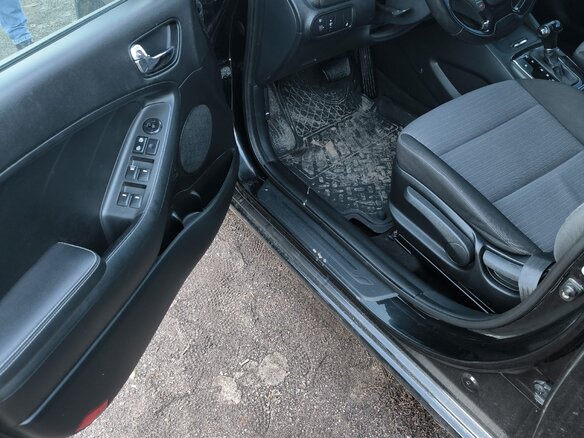 2017 Kia Cerato III Рестайлинг (Classic), чёрный, 800000 рублей - вид 8