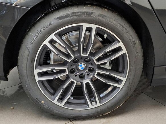 2025 BMW 5 серии Long 530Li xDrive VIII (G60/G61/G68), чёрный, 8450000 рублей - вид 17