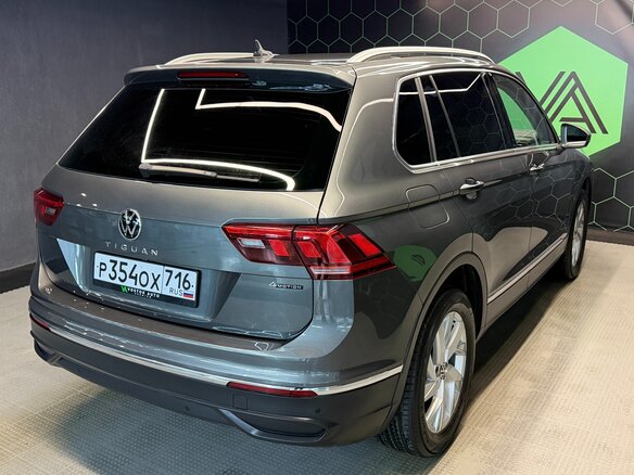 2021 Volkswagen Tiguan II Рестайлинг, серый - вид 5