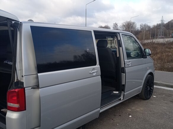 2013 Volkswagen Multivan T5 Рестайлинг, серебристый, 2575000 рублей - вид 15