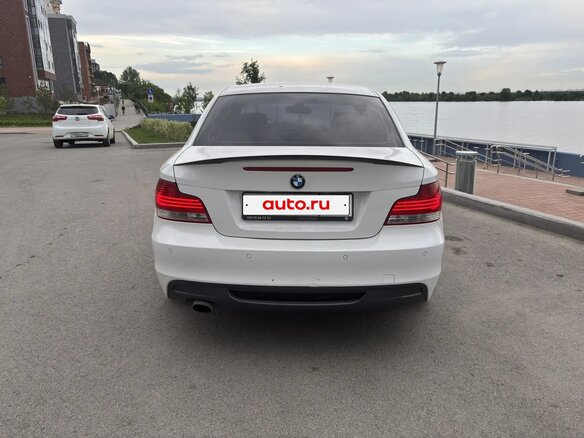 2009 BMW 1 серии 120i I (E81/E82/E87/E88) Рестайлинг, белый, 1200000 рублей - вид 4