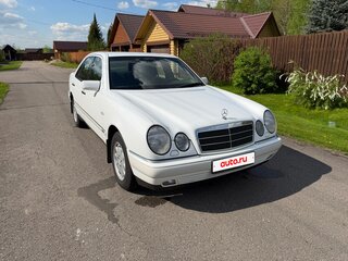 1997 Mercedes-Benz E-Класс 200 II (W210, S210), белый, 2330000 рублей, вид 1