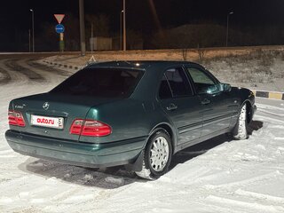 1998 Mercedes-Benz E-Класс 280 II (W210, S210), зелёный, 600000 рублей, вид 1