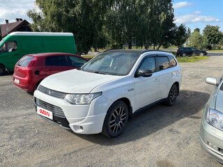 2014 Mitsubishi Outlander III, белый, 1350000 рублей, вид 2