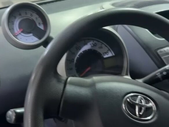 2008 Toyota Aygo I, серебристый, 355000 рублей - вид 3