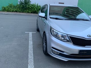 2016 Kia Rio III Рестайлинг, серебристый, 1270000 рублей, вид 4