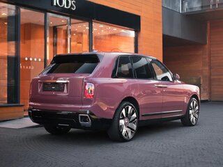 2025 Rolls-Royce Cullinan I Рестайлинг (Series II), розовый, 65000000 рублей, вид 5