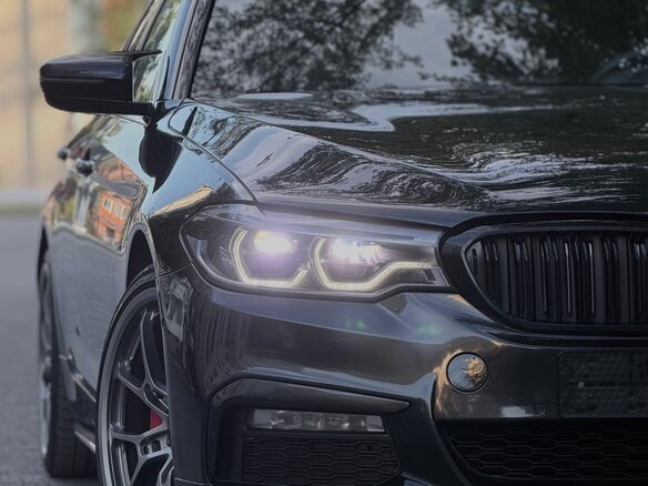 2017 BMW 5 серии 530d xDrive VII (G30/G31/G38), чёрный, 4700000 рублей - вид 4