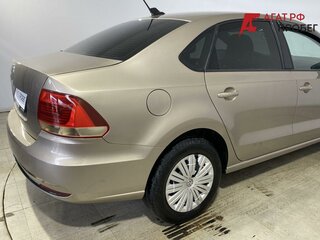 2017 Volkswagen Polo V Рестайлинг, бежевый, 850000 рублей, вид 3