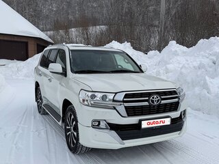 2019 Toyota Land Cruiser 200 Series Рестайлинг 2, белый, 7900000 рублей, вид 2