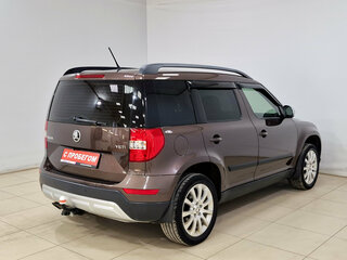 2016 Skoda Yeti I Рестайлинг, коричневый, 825000 рублей, вид 4