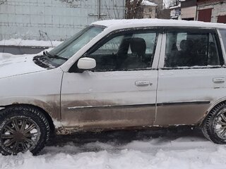 2002 Mazda Demio I (DW), белый, 130000 рублей, вид 5