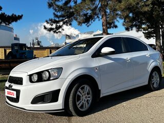 2014 Chevrolet Aveo II, белый, 720000 рублей, вид 2