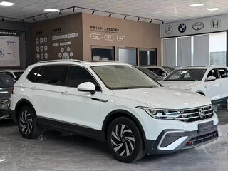 2023 Volkswagen Tiguan Allspace II Рестайлинг, белый, 2750000 рублей, вид 3