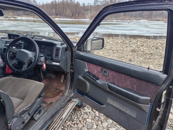 1990 Nissan Terrano I, чёрный, 605000 рублей - вид 10