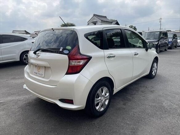 2017 Nissan Note II Рестайлинг, белый, 730000 рублей - вид 13