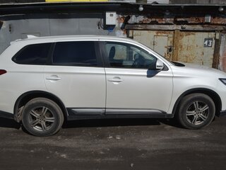 2017 Mitsubishi Outlander III Рестайлинг 2, белый, 1750000 рублей, вид 2